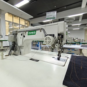 DS-640 Single Needle Long Arm Industrial Lockstitch Machine One Drag Two Transport with Auto Thread Trimmer - Product Image 3