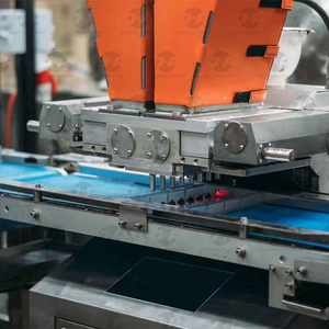 Mini Servo Driven Chocolate Moulding Line con PLC Mini One Shot Depositor per blocchi di cioccolato dadi centro di miscelazione riempimento - Product Image 4