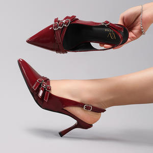 Sandales de soirée chic pour femme à talon carré, bout pointu et bride cheville fine - Product Image 1