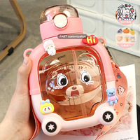 Bouteille d'eau en plastique à double paille pour enfants, grande capacité, motif ours magique, avec couvercle rebondissant, personnalisation rapide, nouveauté