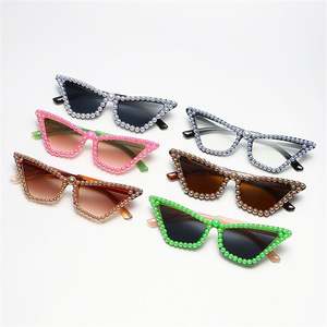 Lunettes de soleil œil de chat en perles UV400 pour femmes, monture petite, de marque de luxe, tendance 2025, avec logo personnalisé - Product Image 3