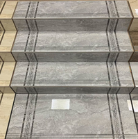 Carrelage de marche d'escalier en porcelaine contemporain antidérapant pour intérieur, marches et contremarches décoratives commerciales en céramique