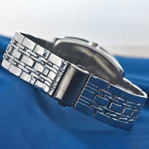 Tonneau-shaped men's <b>watch</b>, stylish, casual, original design, quartz steel strap <b>watch</b> for students. - Product Image 4