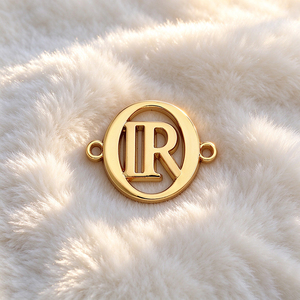 Étiquette métallique personnalisée pour marque, dorée, gravée au laser, plaque logo métallique découpée au laser, double trou pour pulls et maillots de bain - Product Image 1