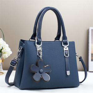 Bolso de Mano con Textura Tejida y Logotipo Personalizado para Mujer, Elegante Bolso Tipo Satchel con Asa y Adorno de Flor Desmontable, Bolso Bandolera Ajustable - Product Image 5