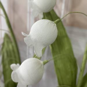 Vente en gros de fleurs géantes de muguet blanches Décorations en papier Décoration de mariage Fleur géante en papier crêpe - Product Image 4