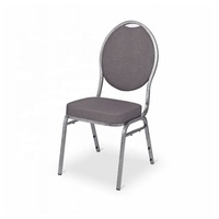Chaise de mariage empilable en acier inoxydable, design moderne et durable, prête pour la location événementielle