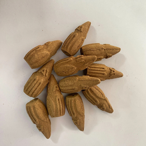 Incienso de Agarwood Orgánico en Cono, Aroma Natural de Oud, Conos Hechos a Mano, Incienso de Larga Duración para Relajación y Meditación, Venta al Por Mayor - Product Image 1