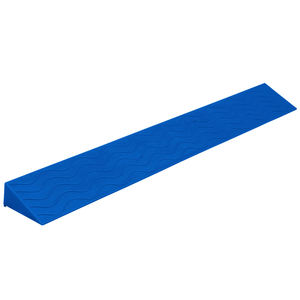 Rampa de PVC Gris de Alta Calidad de 5 cm, Directo de Fábrica, Triangular, con 3 Canales, Resistente al Desgaste, para Uso Interior Peatonal - Product Image 1