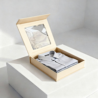 Boîte d'emballage magnétique rigide de luxe noire avec laminage mat, papier double face et fenêtre transparente en PVC pour vêtements/t-shirts