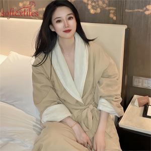 여성용 목욕 가운 럭셔리 하이 퀄리티 실크 목욕 가운 통기성 새틴 더블 레이어 사용자 정의 자수 목욕 가운 - Product Image 4