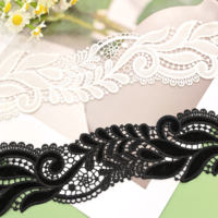 Découpe au laser de matériaux en velours, dentelle, garnitures pour lingerie, soutiens-gorge, robes de mariée et chemises pour hommes.