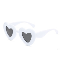 Logo personnalisé mignon coeur lunettes de soleil filles amour forme lunettes rose noir lunettes polarisées Oculus Gafas pour les femmes