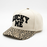 Gorra de Béisbol Personalizada al por Mayor con Bordado 3D en Relieve, Diseño Lucky Me, 5 Paneles, Corona Alta, Sarga de Algodón Transpirable e Impermeable con Estampado de Leopardo