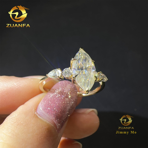 <span class=keywords><strong>Anello</strong></span> di Fidanzamento <span class=keywords><strong>Personalizzato</strong></span> in Oro Giallo 9k GRA, Elegante e Lussuoso, con Diamante Moissanite VVS1 da 2ct Taglio Marquise+Pera - Product Image 4