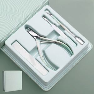 IStapromo Gifts – Élégant ensemble de 4 coupe-ongles professionnels en acier inoxydable, kit de toilettage de voyage pour manucure et pédicure - Product Image 6