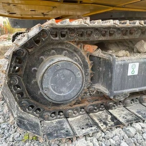 Excavadora de cadenas usada japonesa de 7 toneladas Komatsu PC70, eficiente en consumo de combustible, robusta, para paisajismo, en venta. - Product Image 4