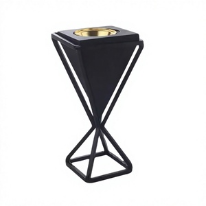 Porte-encens en métal noir fini, qualité supérieure, fait main, style classique, élégant et raffiné, pour Bakhoor. - Product Image 1