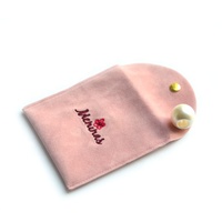 Pochette en daim rose pâle avec bouton pour bijoux, sac à pression pour collier avec logo brodé personnalisé