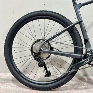 Vélo de montagne à cadre rigide en fibre de carbone de qualité supérieure avec frein à disque <span class=keywords><strong>hydraulique</strong></span> à quatre pistons et roues de 29 pouces pour la conduite tout-terrain pour adultes - Product Image 5