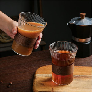 Tazas de Vidrio para Té y Café con Relieve Vertical, Taza de Vidrio Borosilicato con Funda de Cuero, Venta al Por Mayor - Product Image 3