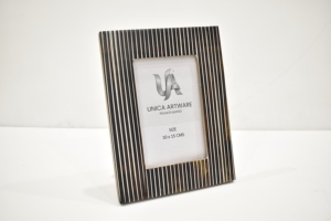 กรอบรูปเรซิ่น MDF ลายทางสีดำสุดหรู ทันสมัย สำหรับตกแต่งโต๊ะทำงานที่บ้านหรือสำนักงาน มีจำหน่ายแล้ว - Product Image 5