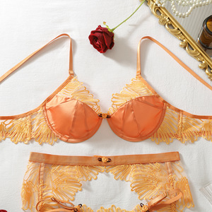 <span class=keywords><strong>Ensemble</strong></span> de Lingerie Sexy en Satin Brodé Floral 4 Pièces avec <span class=keywords><strong>Porte</strong></span>-Jarretelles Taille Basse, Soutien-Gorge, Jarretière et Cuirlande de Jambe Transparente à Découpes – Tenue Intime Érotique - Product Image 5