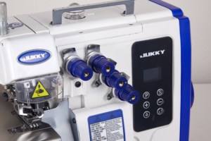 Machine à coudre surjeteuse industrielle JK haute vitesse pour matériaux légers à moyens, état neuf, moteur bleu foncé - Product Image 4
