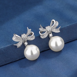 Wholesale Fashion Eco-friendly Copper 14-12mm White Shell Pearl Bow Design Anti Tarnish <b>Earring</b> Necklace <b>Set</b> for Women - Product Image 5