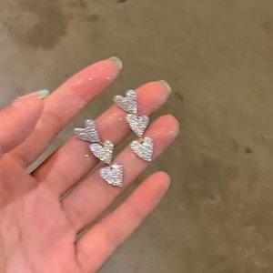 Orecchini a perno a forma di cuore Galaxy da donna, accessori per l'orecchio semplici e alla moda per l'uso quotidiano - Product Image 1