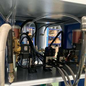 Botella de plástico semiautomática de 1 cavidad y 1 litro, máquina para hacer alimentos de 5 litros, mango de botella de agua, sopladora de botellas para mascotas - Product Image 3