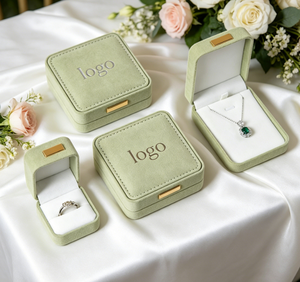 Boîte à bijoux de luxe en velours vert sauge avec design gaufré et coins arrondis, vente en gros, logo personnalisé, directement de l'usine - Product Image 3
