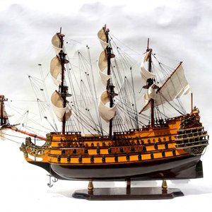 Bateau modèle en bois peint de luxe GIA NHIEN Le Soleil Royal |   Artisanat d'art de navire de guerre français pour la décoration intérieure, provenant de Ho Chi Minh City - Product Image 1