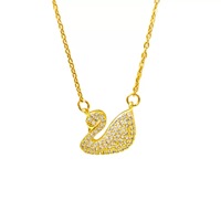Collier à breloque élégant en acier inoxydable 316L plaqué or 18K PVD et argent, avec pendentif cygne entièrement pavé de zircone cubique et chaîne à maillons câblés