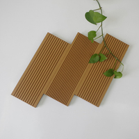 Planches de terrasse en composite bois-plastique 130x28 brossées, antidérapantes, écologiques, imperméables et résistantes à l'humidité pour cour et jardin modernes