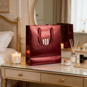 Bolsas Personalizables Tipo Tote para Pequeños Accesorios y Compras de Regalos, Hechas de Papel Especial Reciclable Color Borgoña - Product Image 5