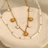 Collier minimaliste style Instagram avec perles coquillages, et pendentif perle haut de gamme inspiré du tournesol – idéal pour la superposition