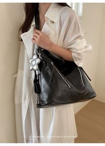 Sac hobo souple pour femme, grande capacité, en cuir PU, sac à bandoulière, sac à main décontracté pour tous les jours - Product Image 2