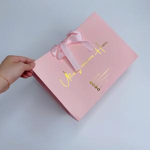 Bolsas de Papel Rosa de Lujo con Impresión en Dorado y Asas de Cinta de Satén, Bolsas de Empaque Personalizadas para Cuidado de la Piel, Comercio Electrónico y Joyería - Product Image 1