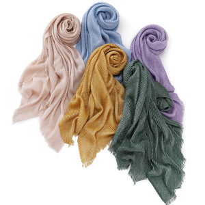 Venta al por mayor 2024 Lastets Glitter Silver Muslim <span class=keywords><strong>Jijab</strong></span> Luxury Plain Oversized Light Cotton Women's Shimmer Crinkle Hijab - Product Image 1