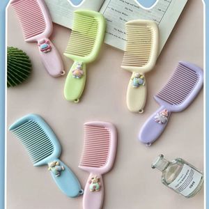 Lindo Mini Peine de Dibujos Animados, Pequeño Peine de Resina Portátil para Viajes, para Uso General - Product Image 5