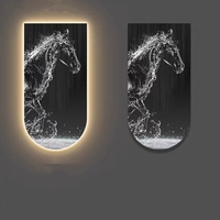 Lampe LED 3D de luxe moderne en forme d'arche, élément de cheval en cours d'exécution, plaque de cristal de carbone, peinture décorative sculptée finement haut de gamme