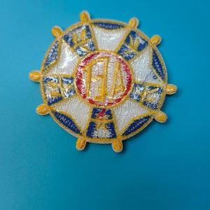 Parche Bordado 3D al por Mayor con Logotipo Personalizado, Insignia Deportiva Escolar Grande para Gorra, Tela sin PVC para Equipos Deportivos y Scouts - Product Image 2