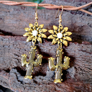 Orecchini Pendenti Vintage a Forma di Cactus e Girasole con Accento in Pietra Verde, Gioielli Creativi Botanici per Donne - Product Image 3
