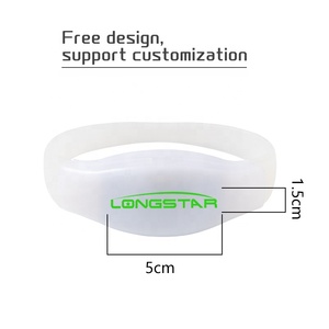 Ánh sáng lên các bên sự kiện lớn biểu tượng tùy chỉnh <span class=keywords><strong>led</strong></span> dây đeo cổ tay điều khiển từ xa <span class=keywords><strong>LED</strong></span> Vòng đeo tay - Product Image 4