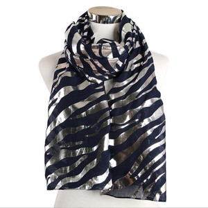 Chal tradicional largo de verano con estampado de poliéster y rayas clásicas para mujer, bufanda elegante de verano - Product Image 5