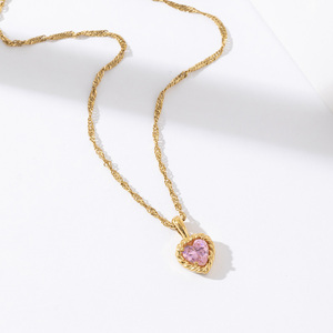 Kalung Liontin Cinta Berbentuk Hati Pink Korea dengan Desain Zirkon, Rantai Baja Anti Karat Berlapis Emas 18K - Product Image 2