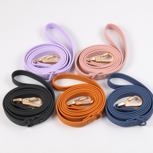 Collares de perro impermeables en blanco coloridos ajustables en stock Collar de PVC con correa de perro de diseñador - Product Image 6