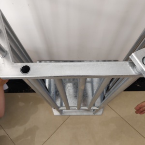 Support de <span class=keywords><strong>foin</strong></span> d'angle galvanisé à chaud Accessoires de décrochage stables pour chevaux Support de mangeoire de <span class=keywords><strong>foin</strong></span> robuste pour une utilisation agricole - Product Image 6