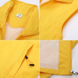 Gilet de travail décontracté réversible à double couche coupe-vent en tissu haut de gamme avec col rabattu et logo personnalisé pour une utilisation en extérieur - Product Image 4